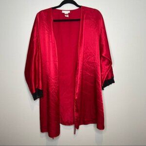 Women’s red satin robe Sz medium‎